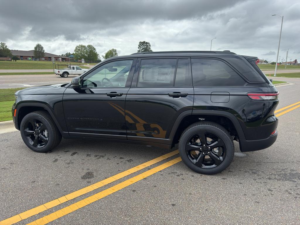 new 2025 Jeep Grand Cherokee car, priced at $48,104