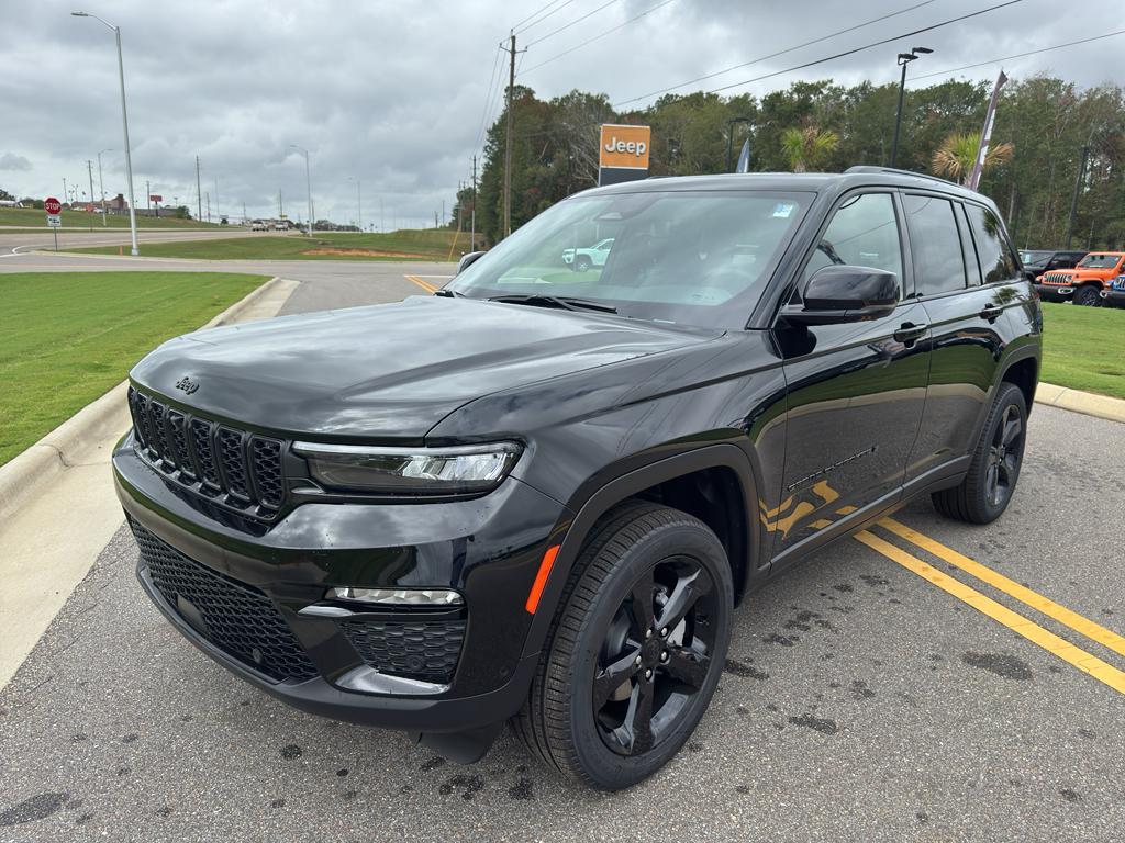 new 2025 Jeep Grand Cherokee car, priced at $48,104