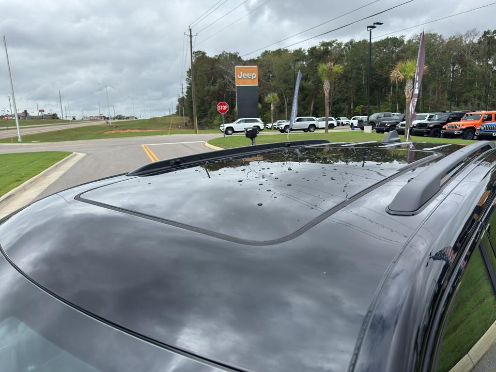 new 2025 Jeep Grand Cherokee car, priced at $48,104