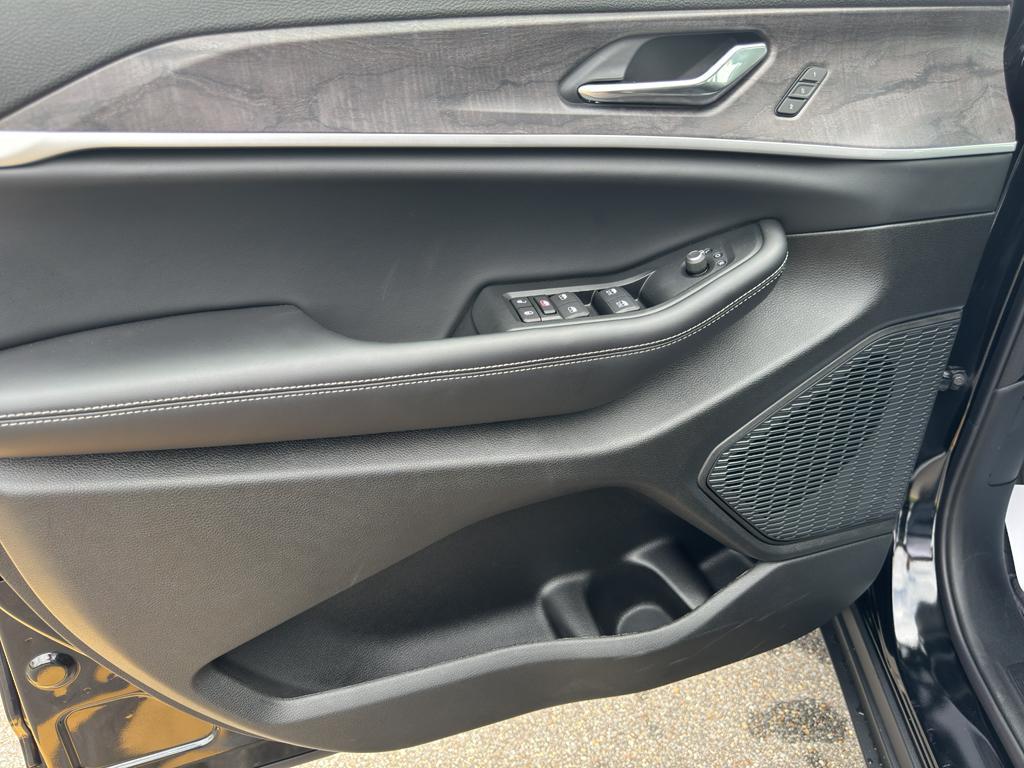 new 2025 Jeep Grand Cherokee car, priced at $48,104