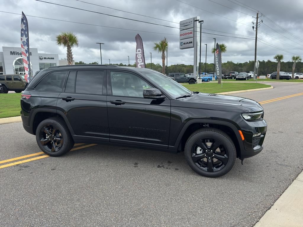 new 2025 Jeep Grand Cherokee car, priced at $48,104