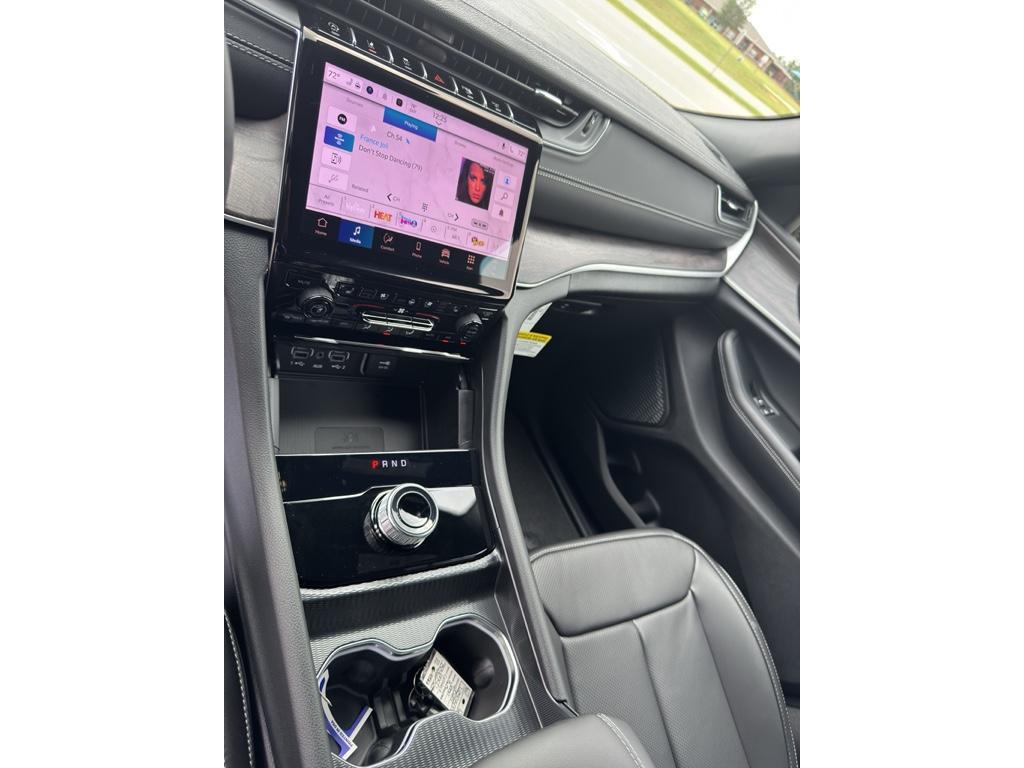 new 2025 Jeep Grand Cherokee car, priced at $48,104