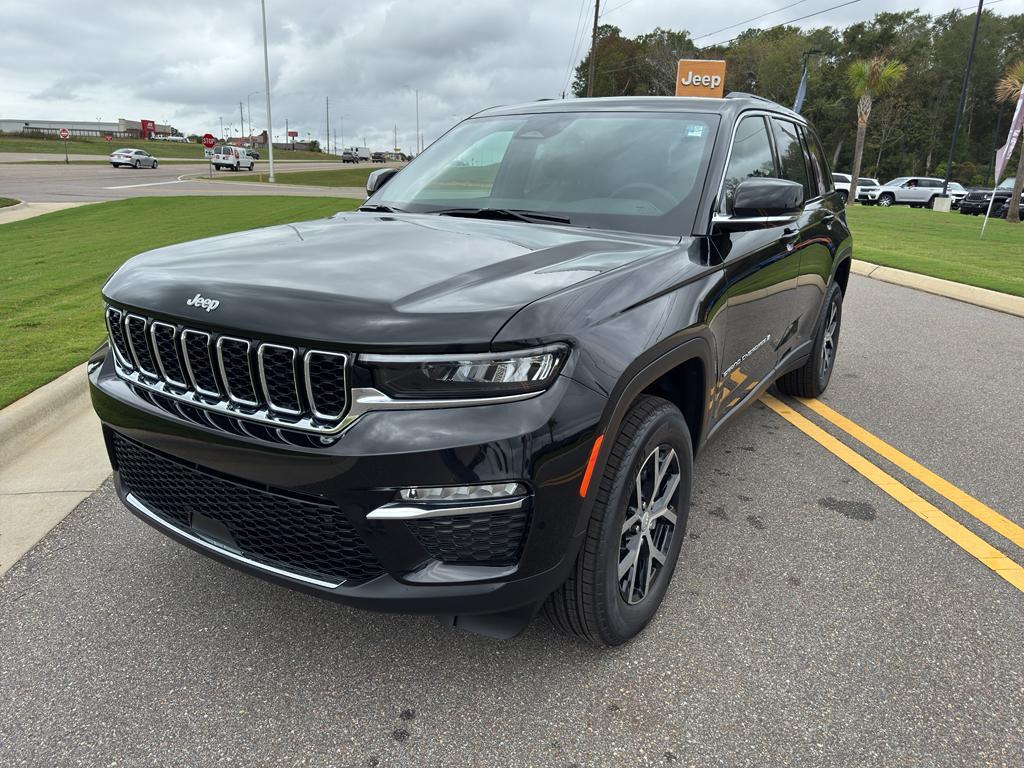 new 2025 Jeep Grand Cherokee car, priced at $41,776