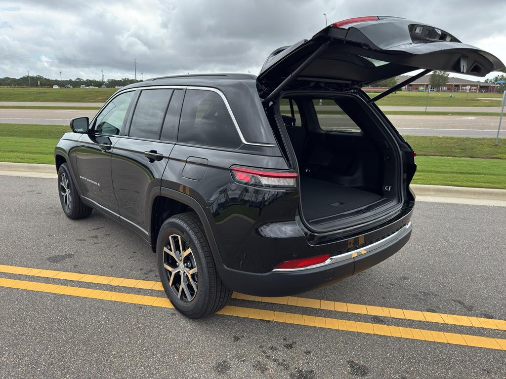 new 2025 Jeep Grand Cherokee car, priced at $41,776