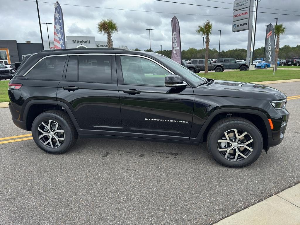 new 2025 Jeep Grand Cherokee car, priced at $41,776