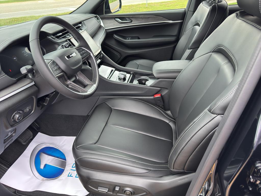 new 2025 Jeep Grand Cherokee car, priced at $41,776