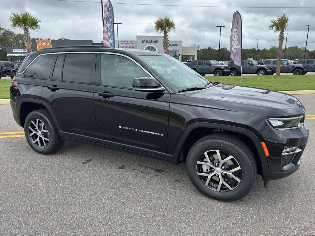 new 2025 Jeep Grand Cherokee car, priced at $41,776