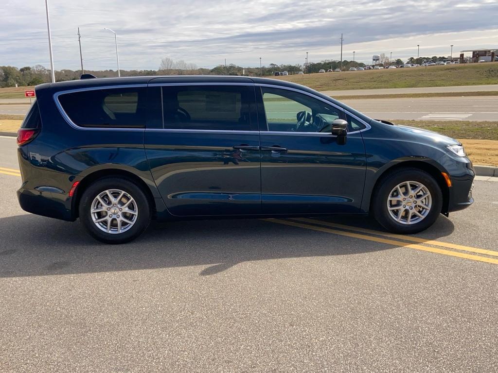 new 2025 Chrysler Pacifica car, priced at $41,772