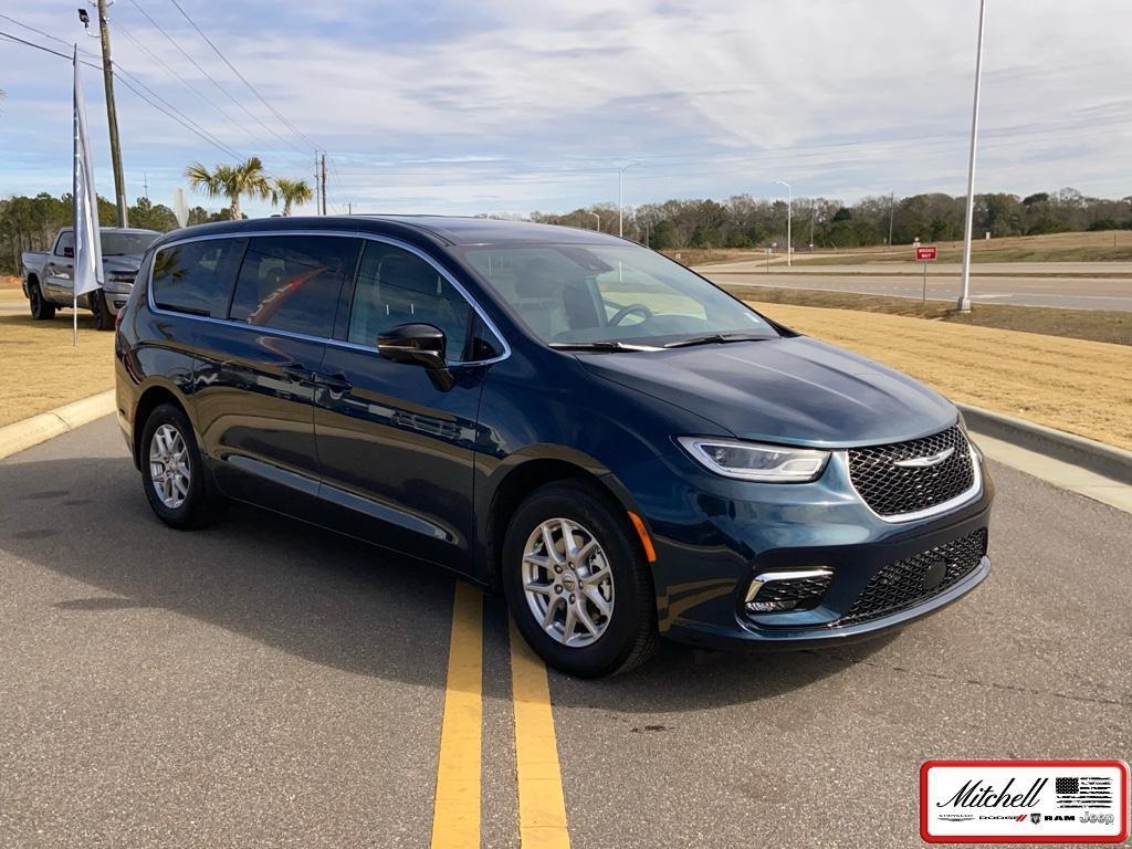 new 2025 Chrysler Pacifica car, priced at $41,772