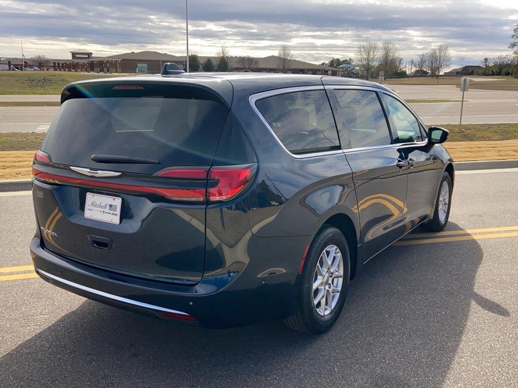 new 2025 Chrysler Pacifica car, priced at $41,772