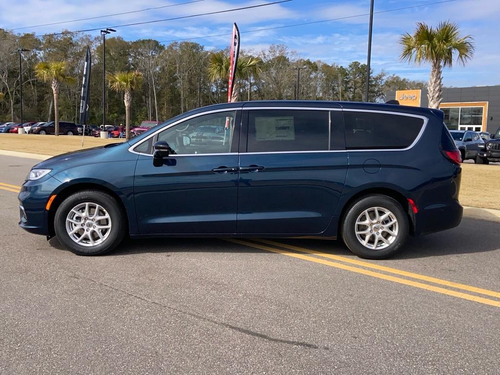 new 2025 Chrysler Pacifica car, priced at $41,772