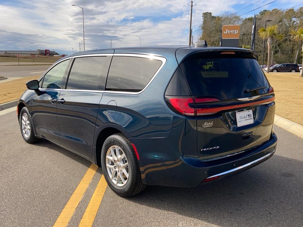 new 2025 Chrysler Pacifica car, priced at $41,772