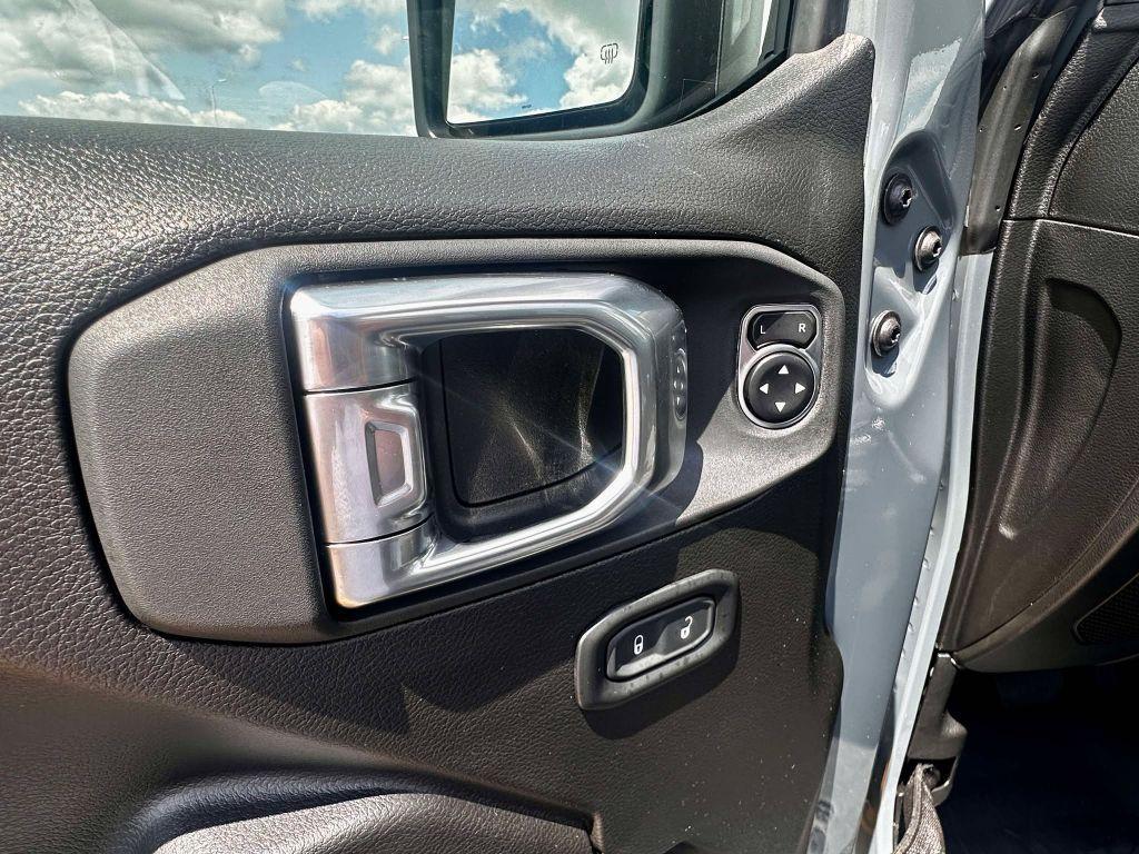 new 2025 Jeep Wrangler car, priced at $55,121