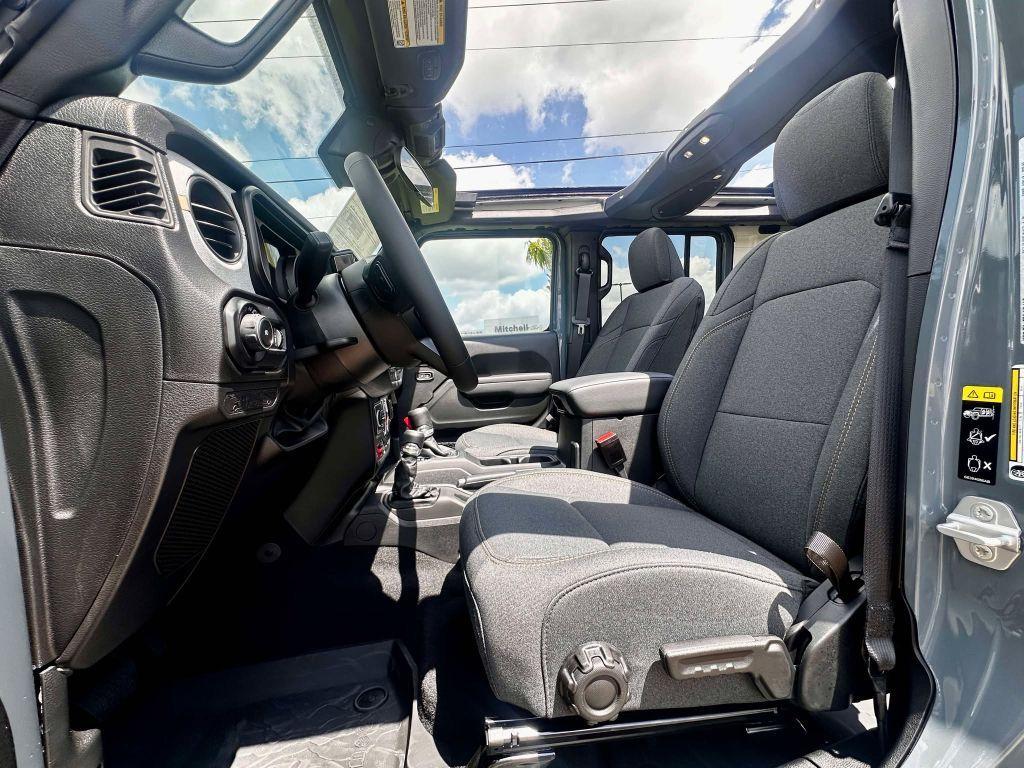 new 2025 Jeep Wrangler car, priced at $55,121