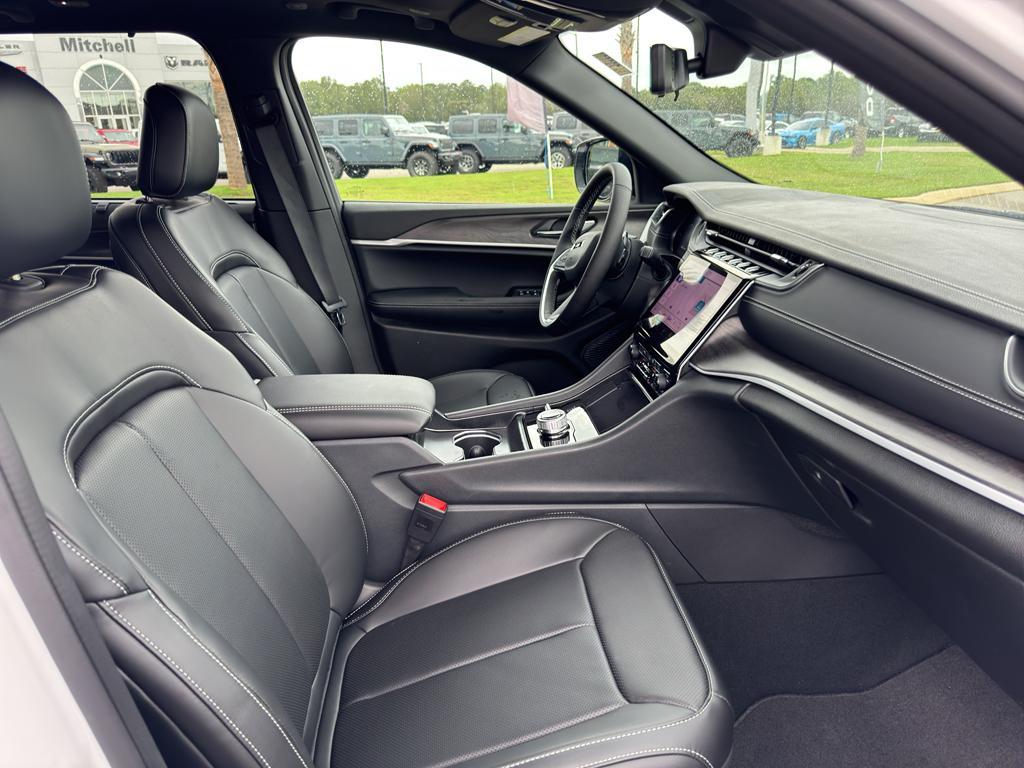 new 2025 Jeep Grand Cherokee car, priced at $51,445