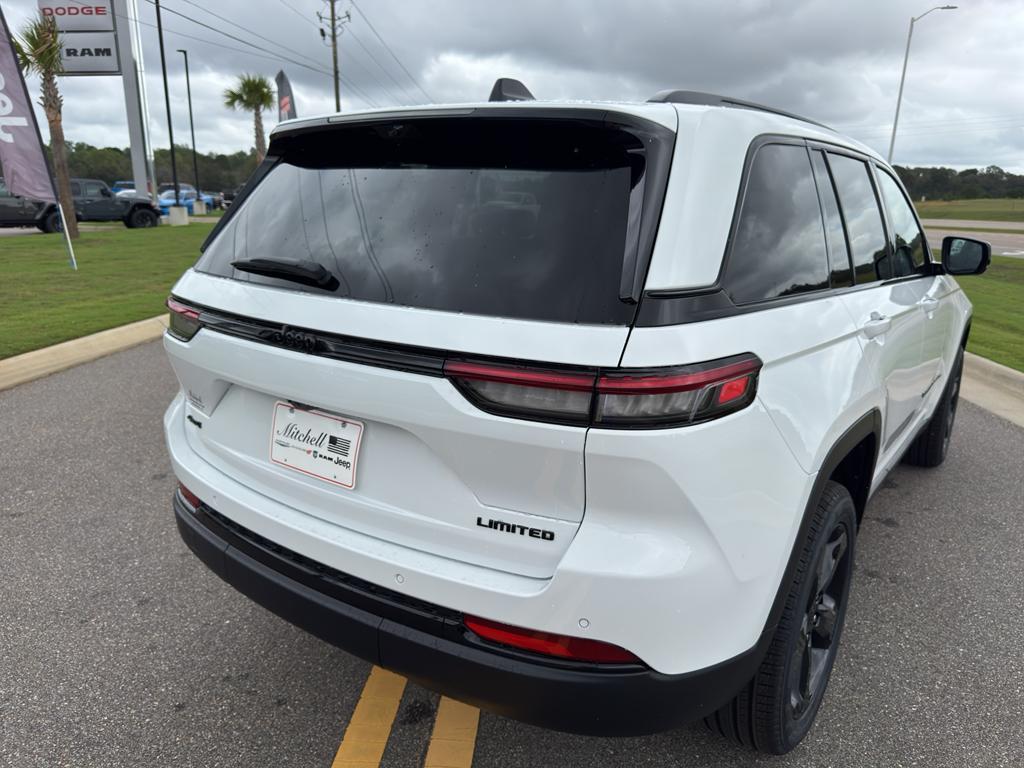 new 2025 Jeep Grand Cherokee car, priced at $51,445
