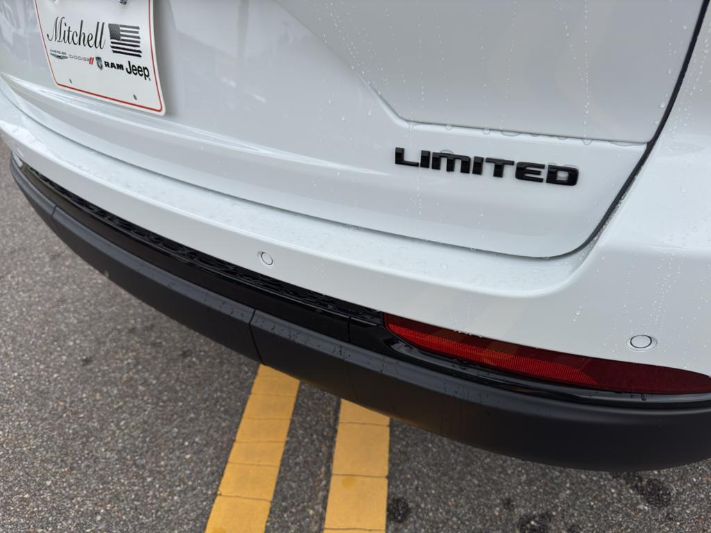 new 2025 Jeep Grand Cherokee car, priced at $51,445