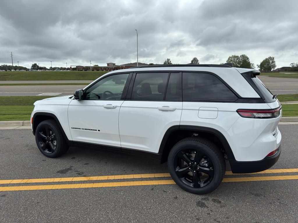 new 2025 Jeep Grand Cherokee car, priced at $51,445