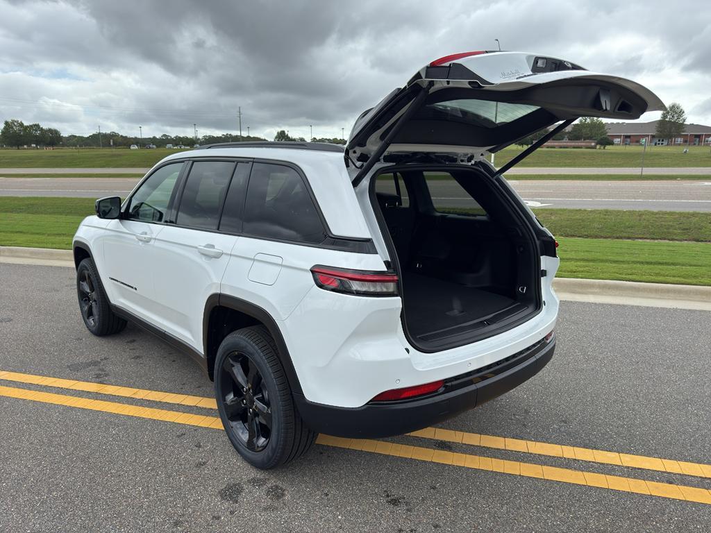 new 2025 Jeep Grand Cherokee car, priced at $51,445
