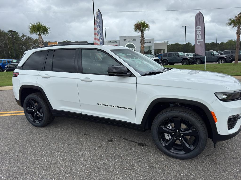new 2025 Jeep Grand Cherokee car, priced at $51,445