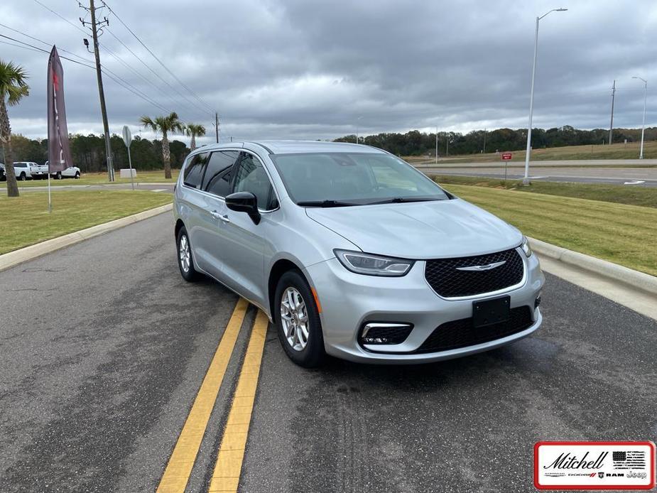 used 2024 Chrysler Pacifica car, priced at $36,612