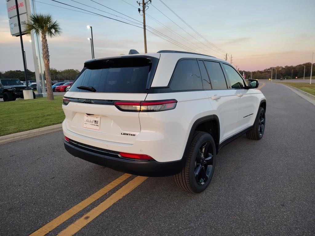 new 2025 Jeep Grand Cherokee car, priced at $47,573
