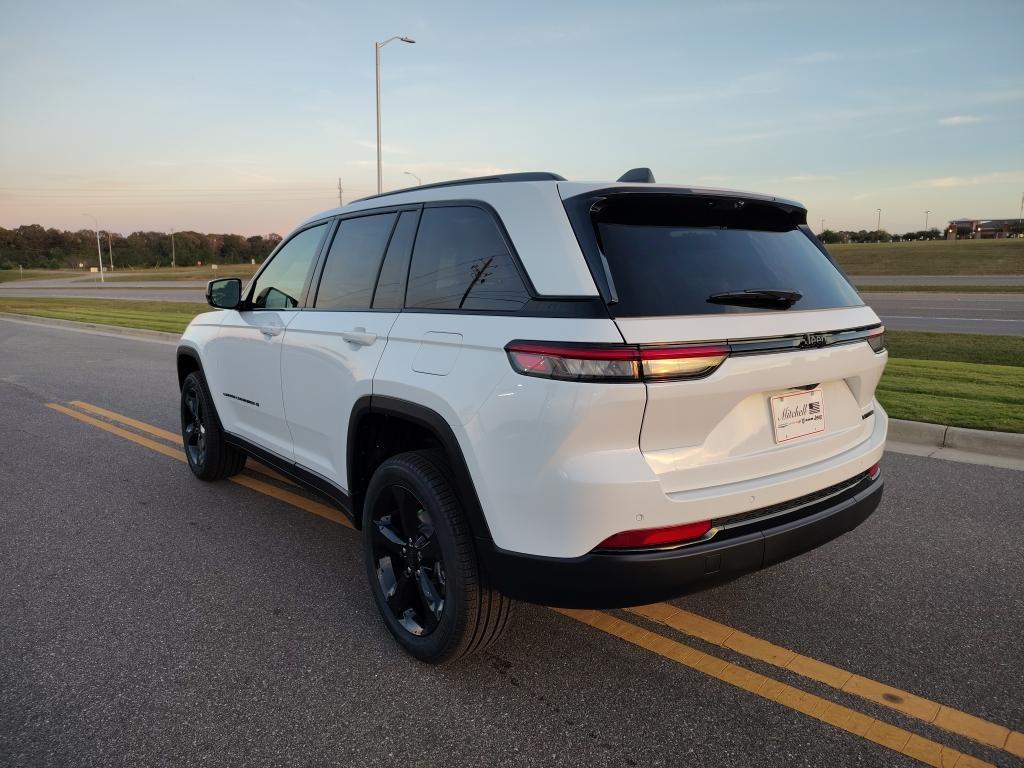 new 2025 Jeep Grand Cherokee car, priced at $47,573