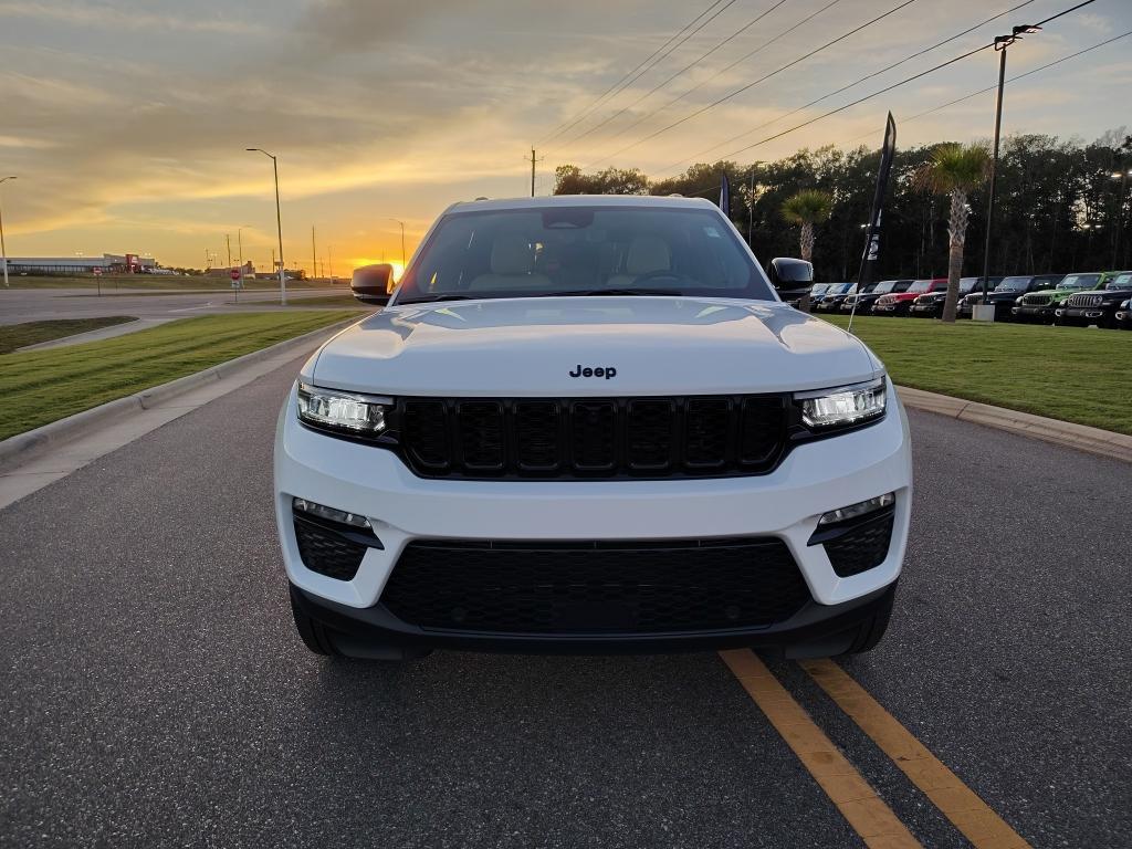 new 2025 Jeep Grand Cherokee car, priced at $47,573