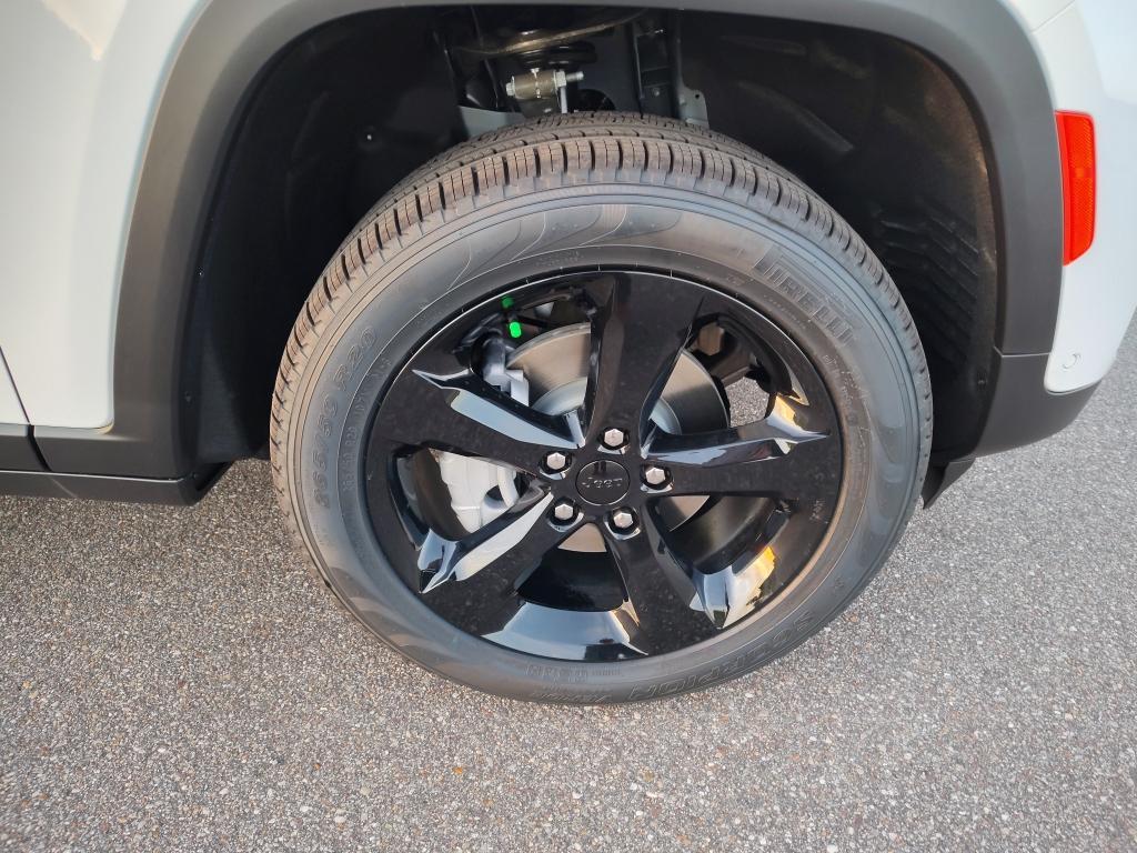 new 2025 Jeep Grand Cherokee car, priced at $47,573