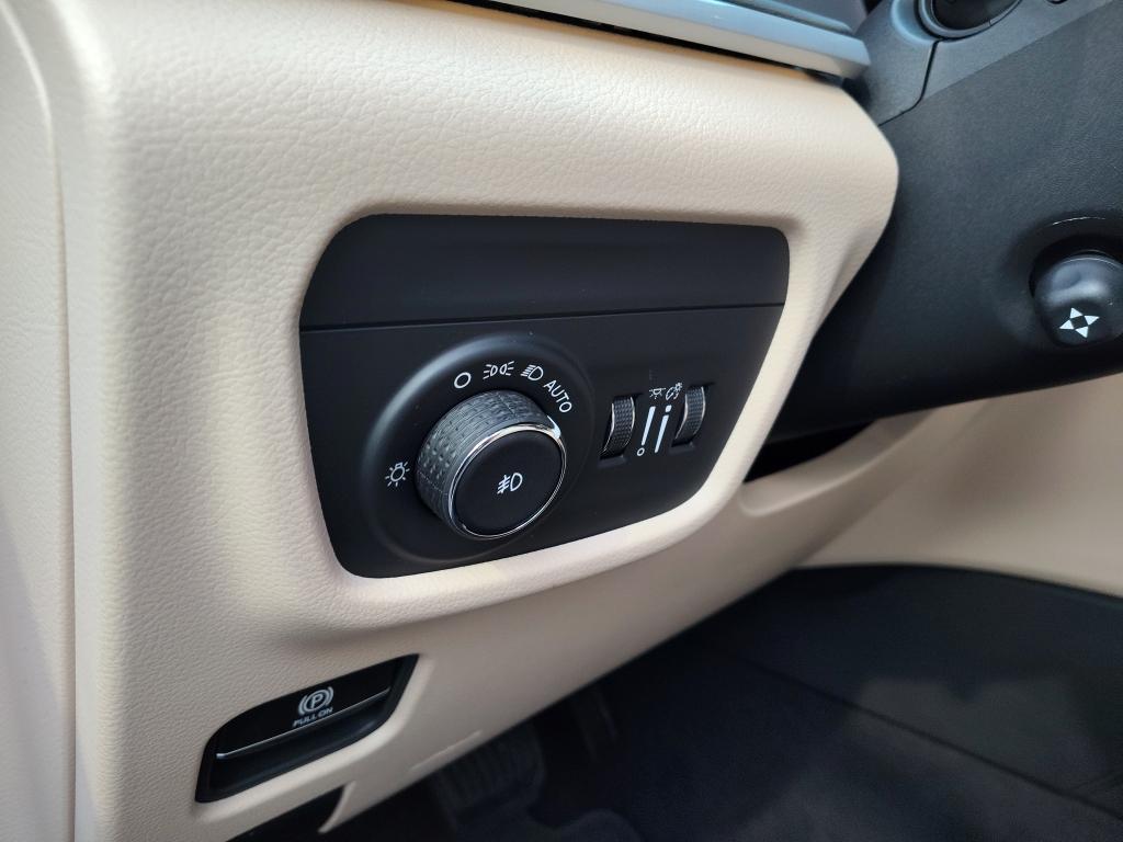 new 2025 Jeep Grand Cherokee car, priced at $47,573