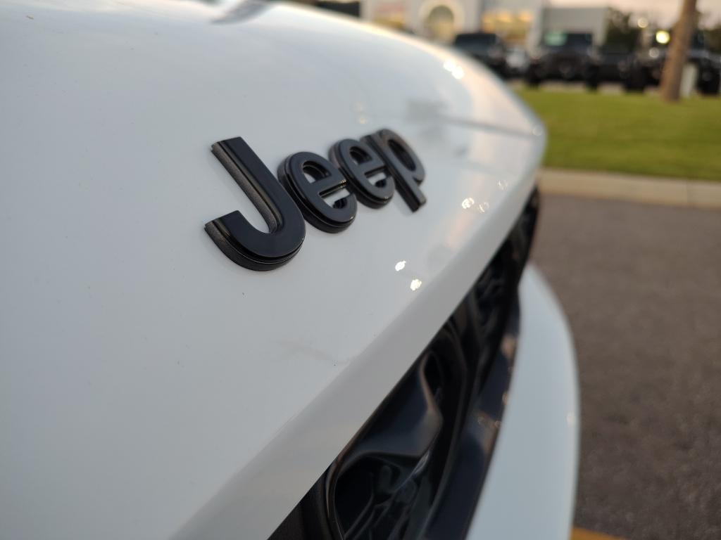 new 2025 Jeep Grand Cherokee car, priced at $47,573
