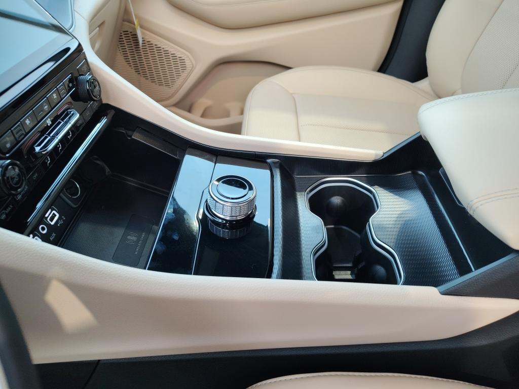 new 2025 Jeep Grand Cherokee car, priced at $47,573