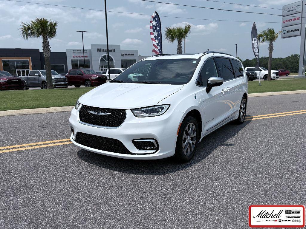 new 2025 Chrysler Pacifica Hybrid car, priced at $55,130