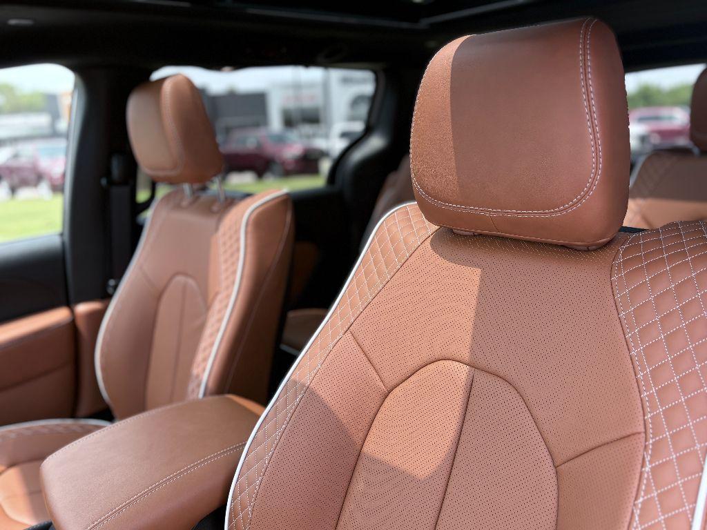 new 2025 Chrysler Pacifica Hybrid car, priced at $55,130