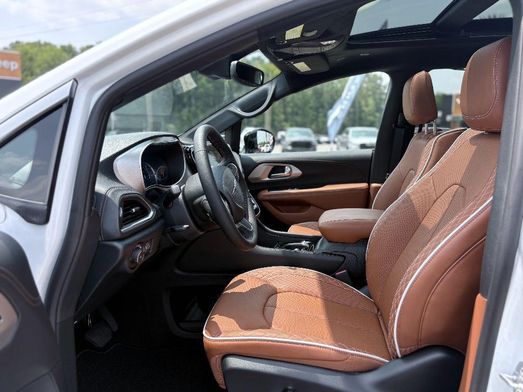 new 2025 Chrysler Pacifica Hybrid car, priced at $55,130
