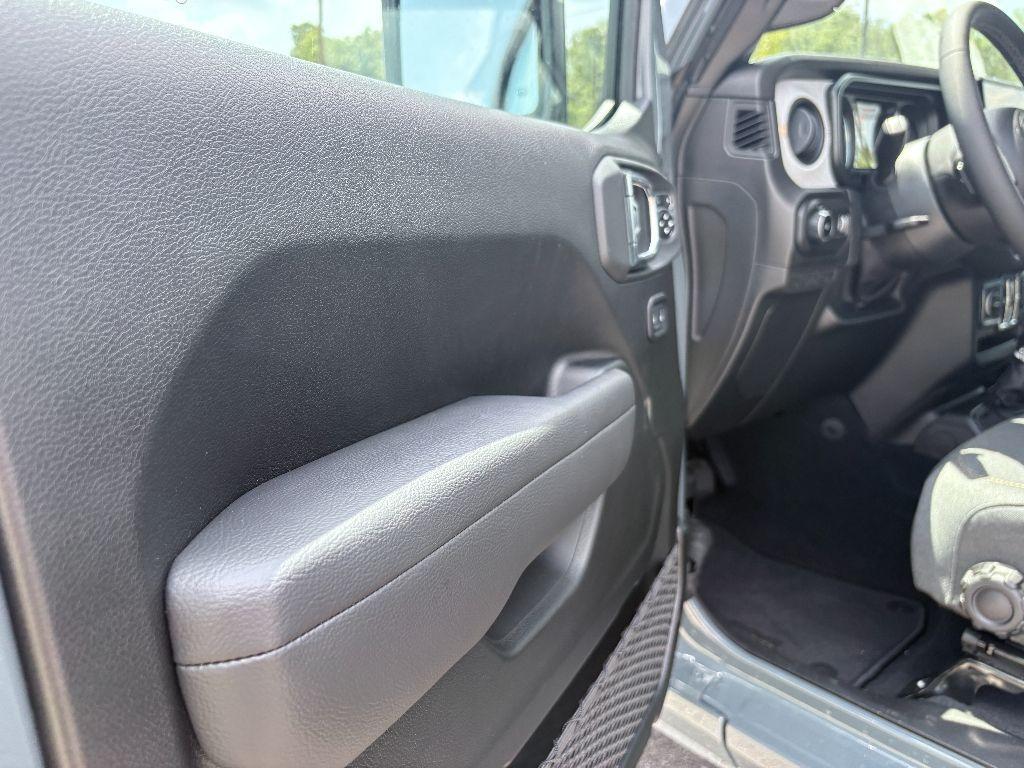 new 2025 Jeep Wrangler car, priced at $42,680