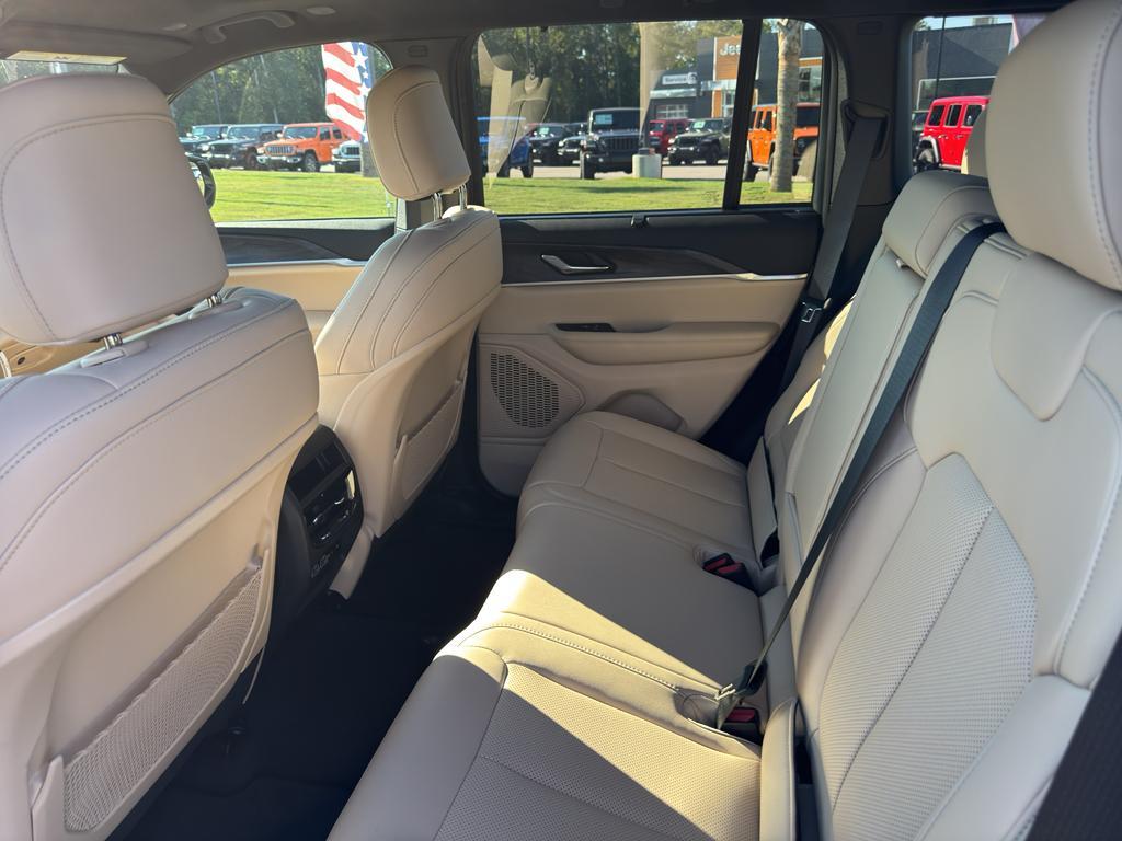 new 2025 Jeep Grand Cherokee car, priced at $47,412