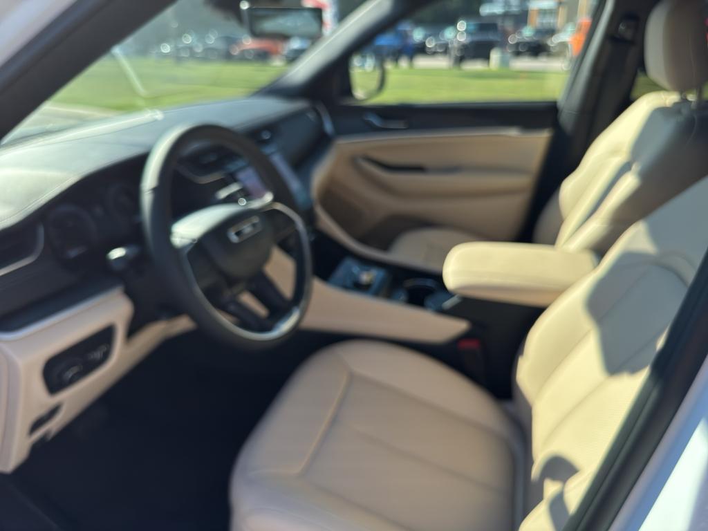 new 2025 Jeep Grand Cherokee car, priced at $47,412