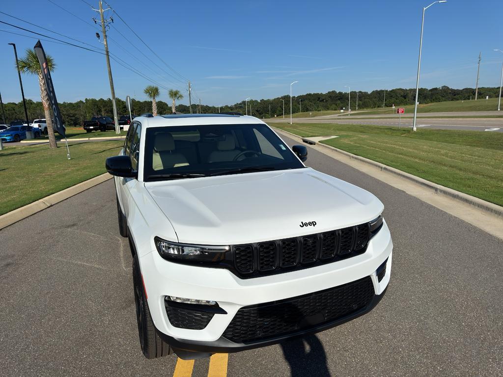 new 2025 Jeep Grand Cherokee car, priced at $47,412