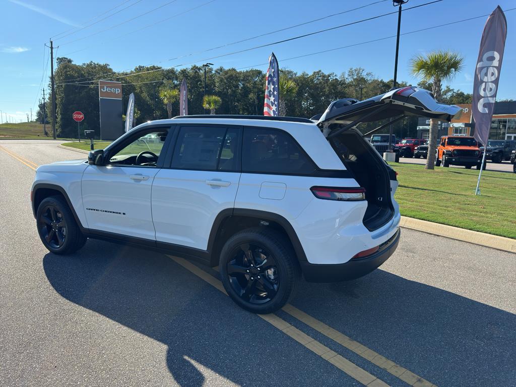 new 2025 Jeep Grand Cherokee car, priced at $47,412