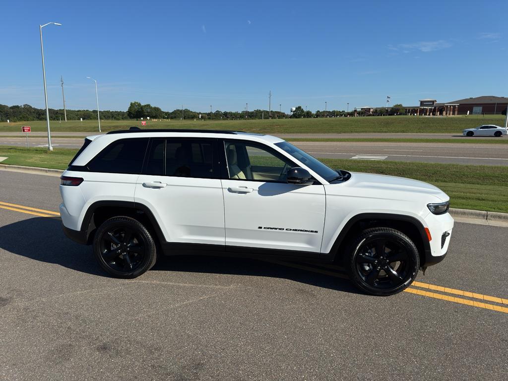 new 2025 Jeep Grand Cherokee car, priced at $47,412