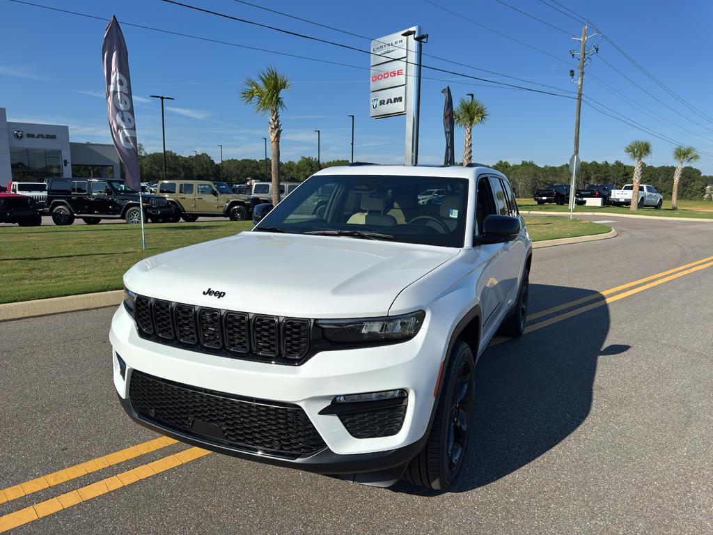 new 2025 Jeep Grand Cherokee car, priced at $47,412