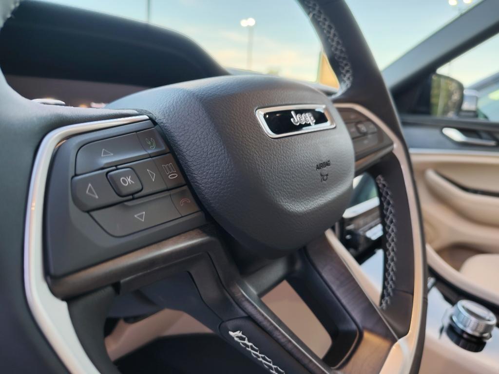 new 2025 Jeep Grand Cherokee car, priced at $40,828