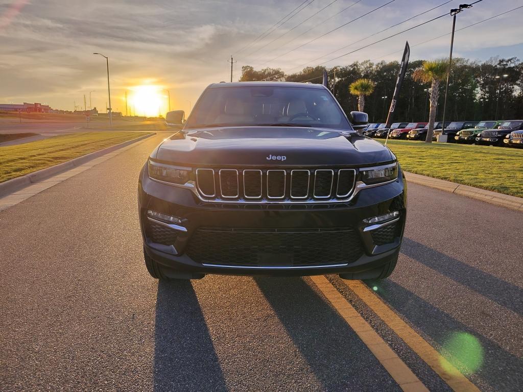 new 2025 Jeep Grand Cherokee car, priced at $40,828