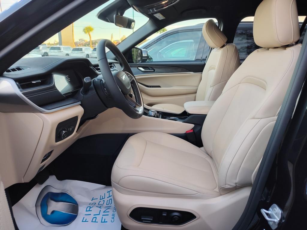 new 2025 Jeep Grand Cherokee car, priced at $40,828