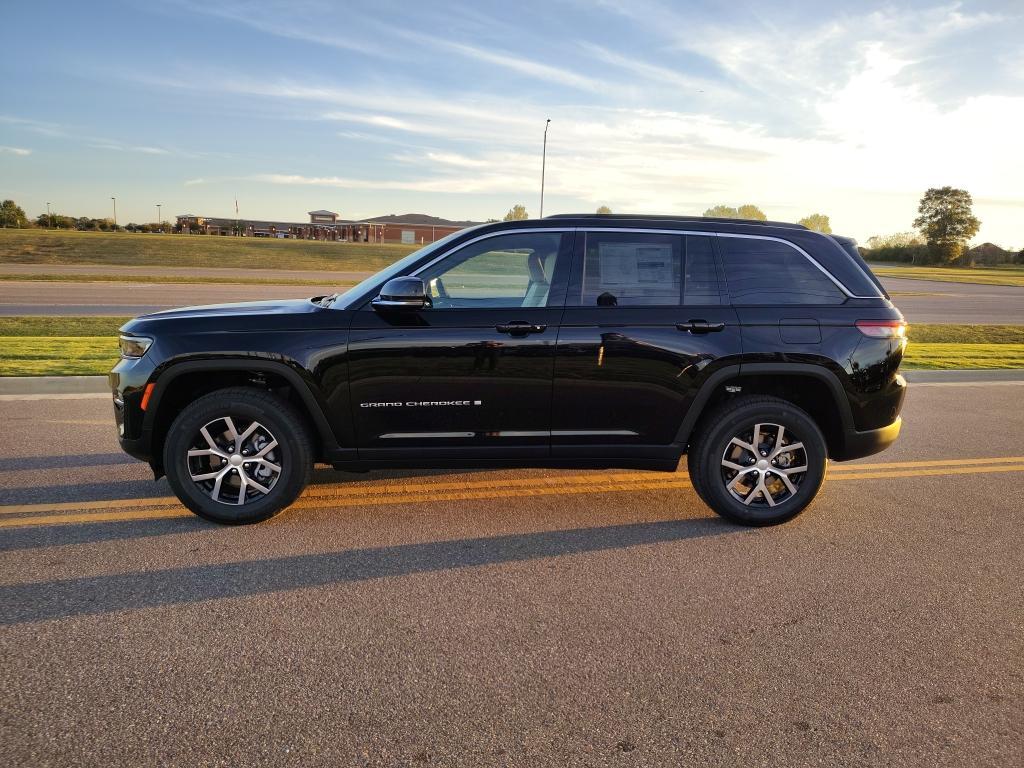 new 2025 Jeep Grand Cherokee car, priced at $40,828