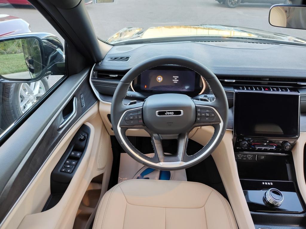 new 2025 Jeep Grand Cherokee car, priced at $40,828