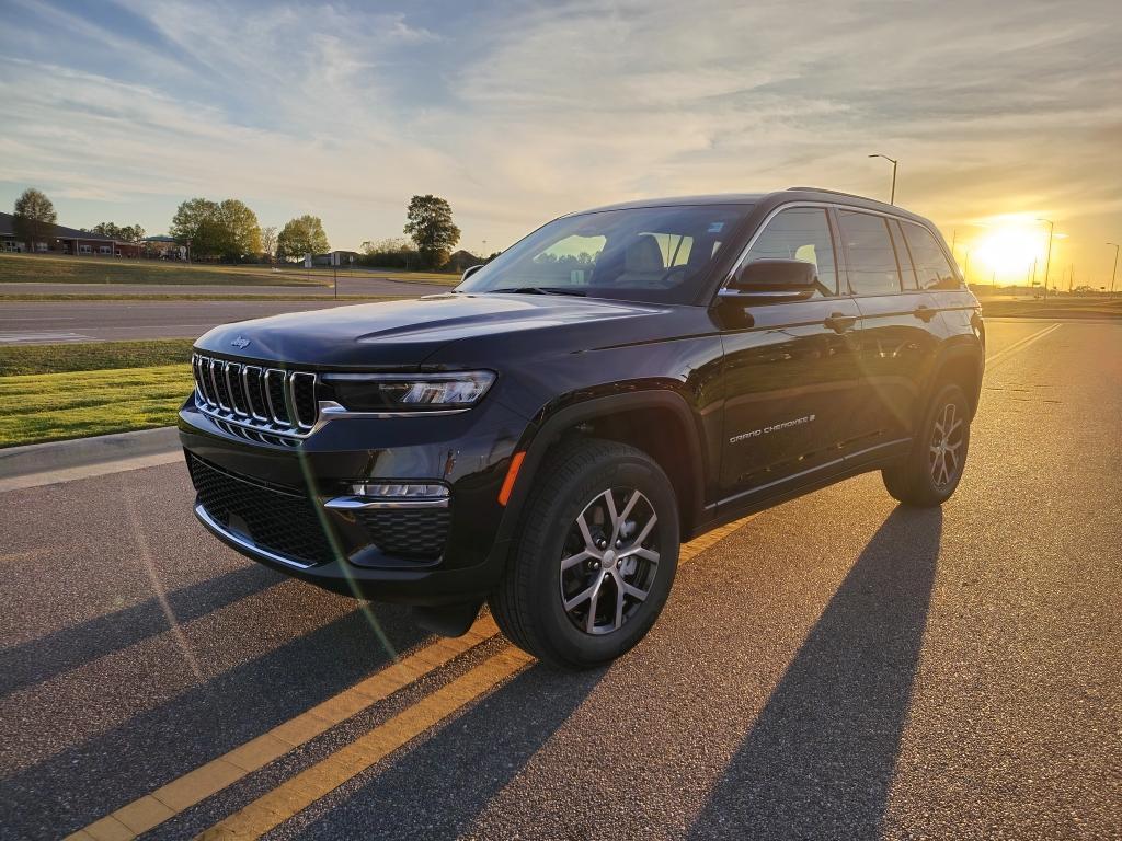 new 2025 Jeep Grand Cherokee car, priced at $40,828