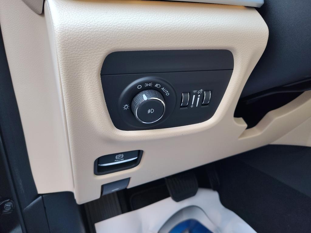 new 2025 Jeep Grand Cherokee car, priced at $40,828