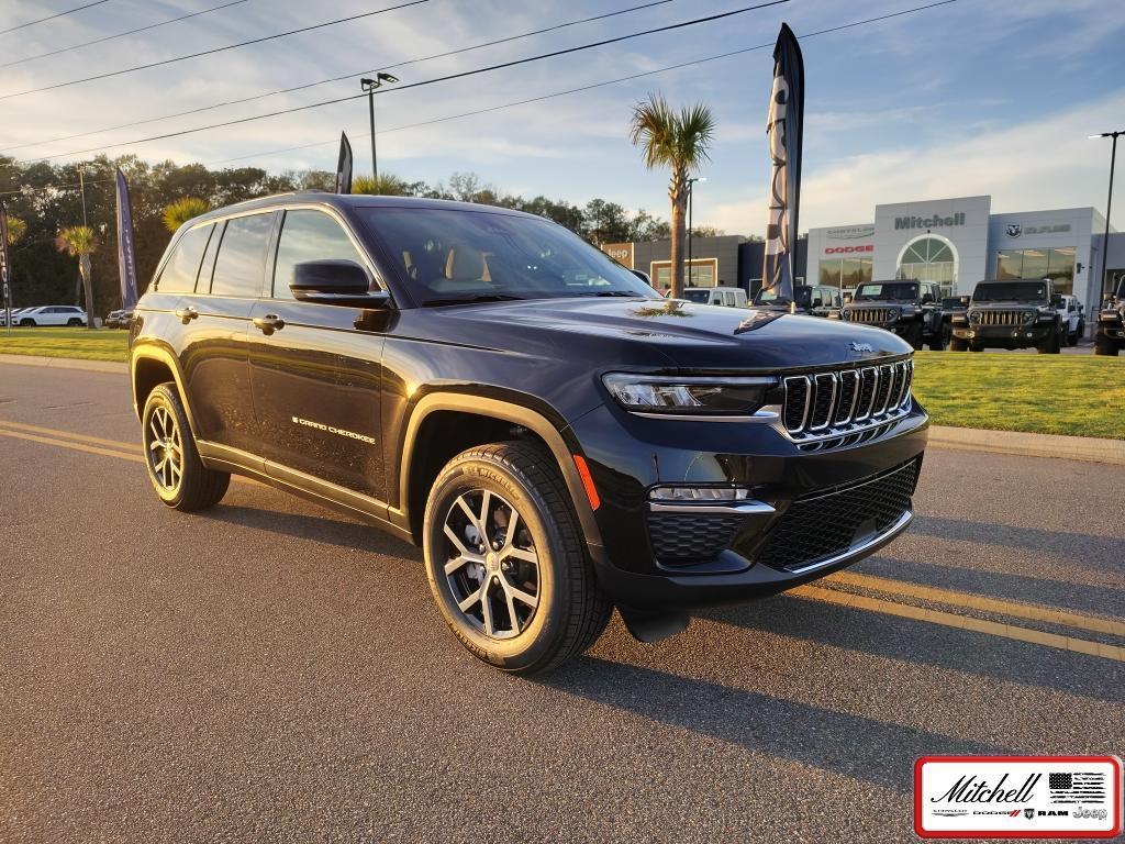 new 2025 Jeep Grand Cherokee car, priced at $40,828